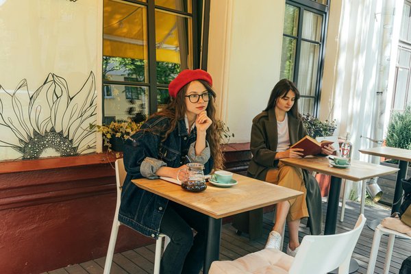 Téléphone rose : explorez les plaisirs des hôtesses beurettes